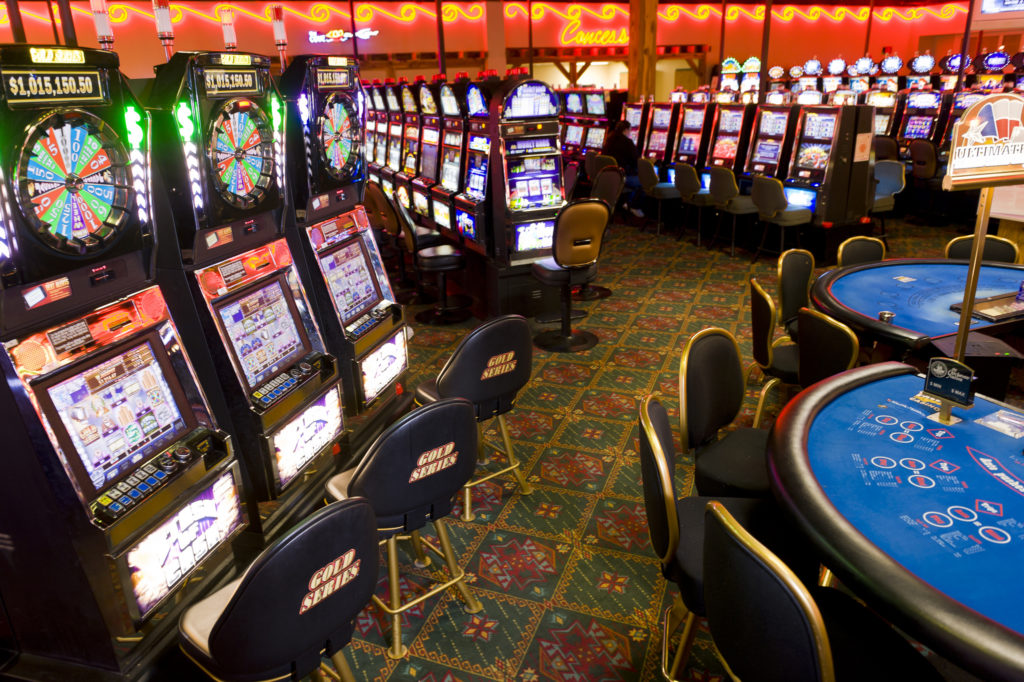 Slot Makinelerinin Gizli Algoritmaları: Şansın mı Yoksa Matematiksel Gerçekliğin mi Yönünde?